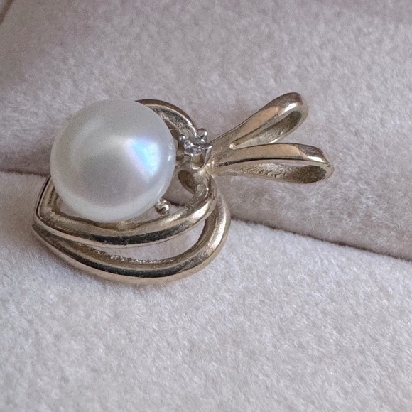 ✨Stunning Vintage 14K Yellow Gold, Pearl and Diamond Charm for Necklace/Bracelet - Picture 2 of 13